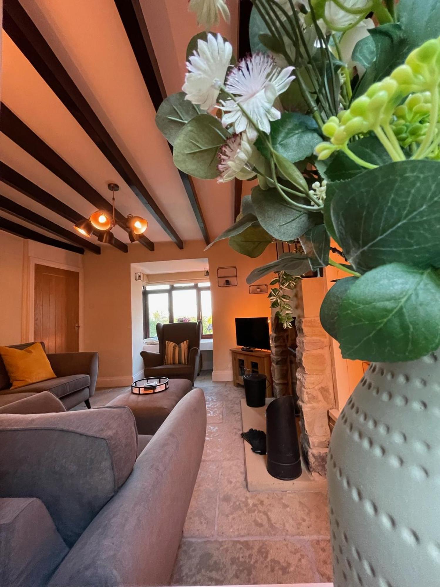 Muddy Paws Cottages - The Nook Taddington Esterno foto