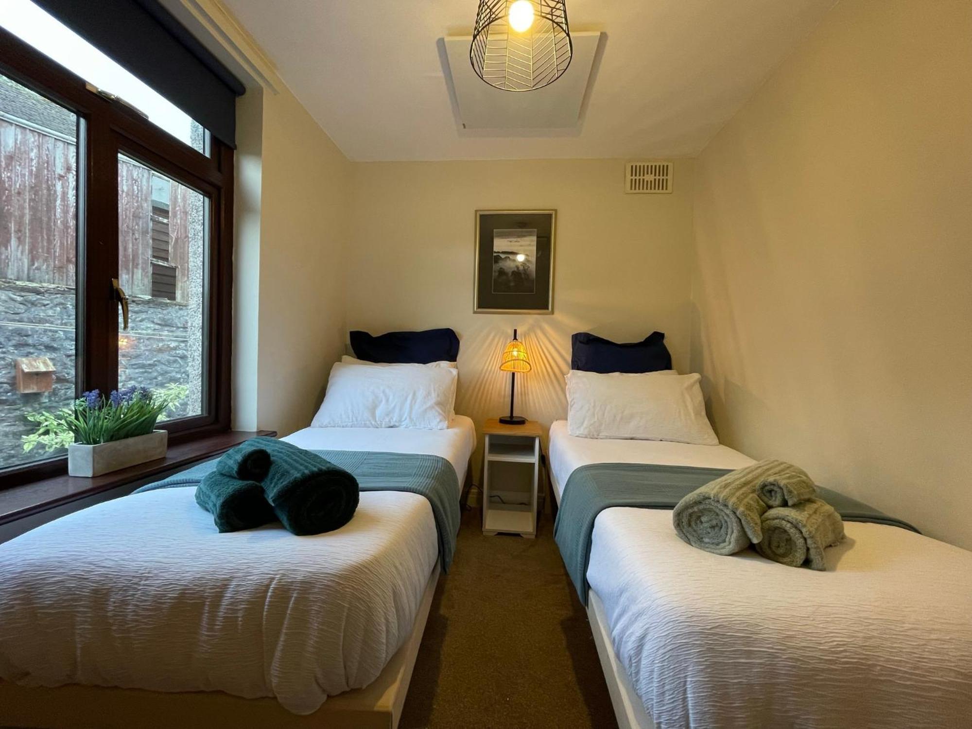 Muddy Paws Cottages - The Nook Taddington Esterno foto