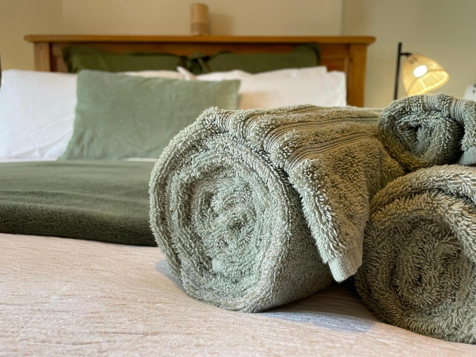 Muddy Paws Cottages - The Nook Taddington Esterno foto