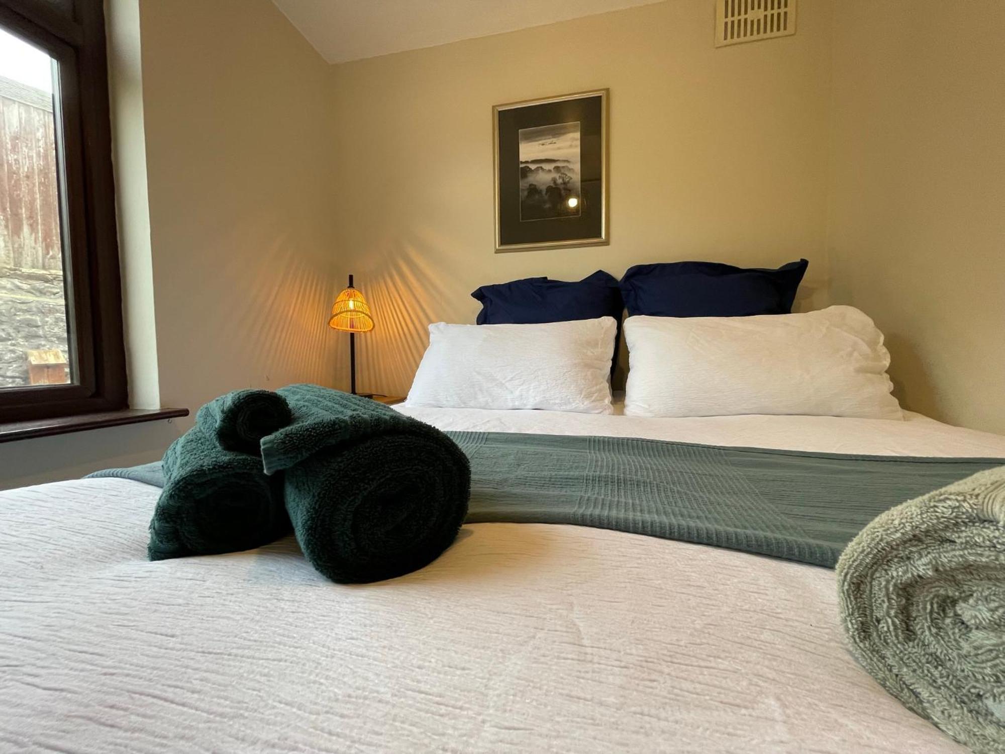 Muddy Paws Cottages - The Nook Taddington Esterno foto
