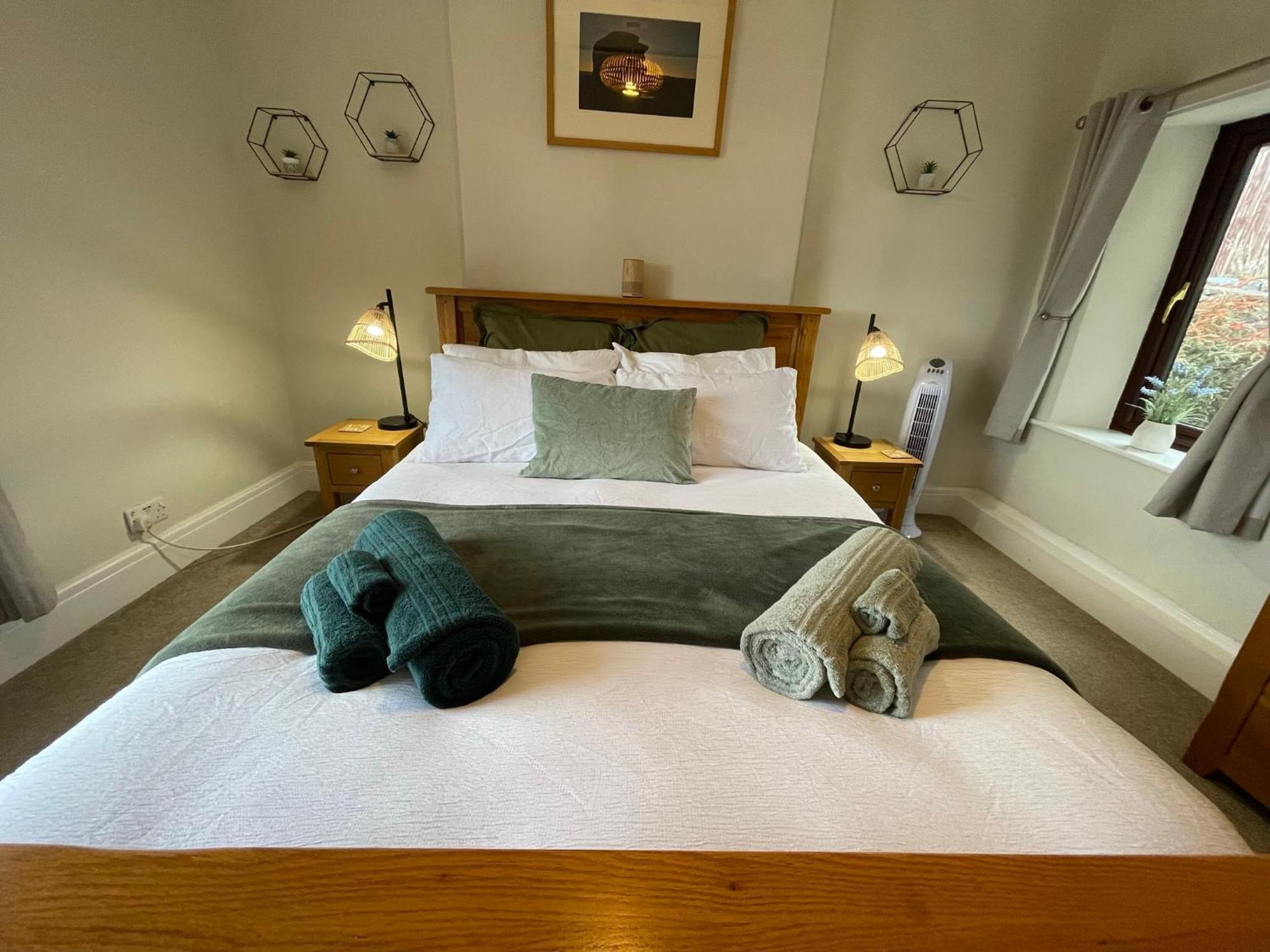 Muddy Paws Cottages - The Nook Taddington Esterno foto
