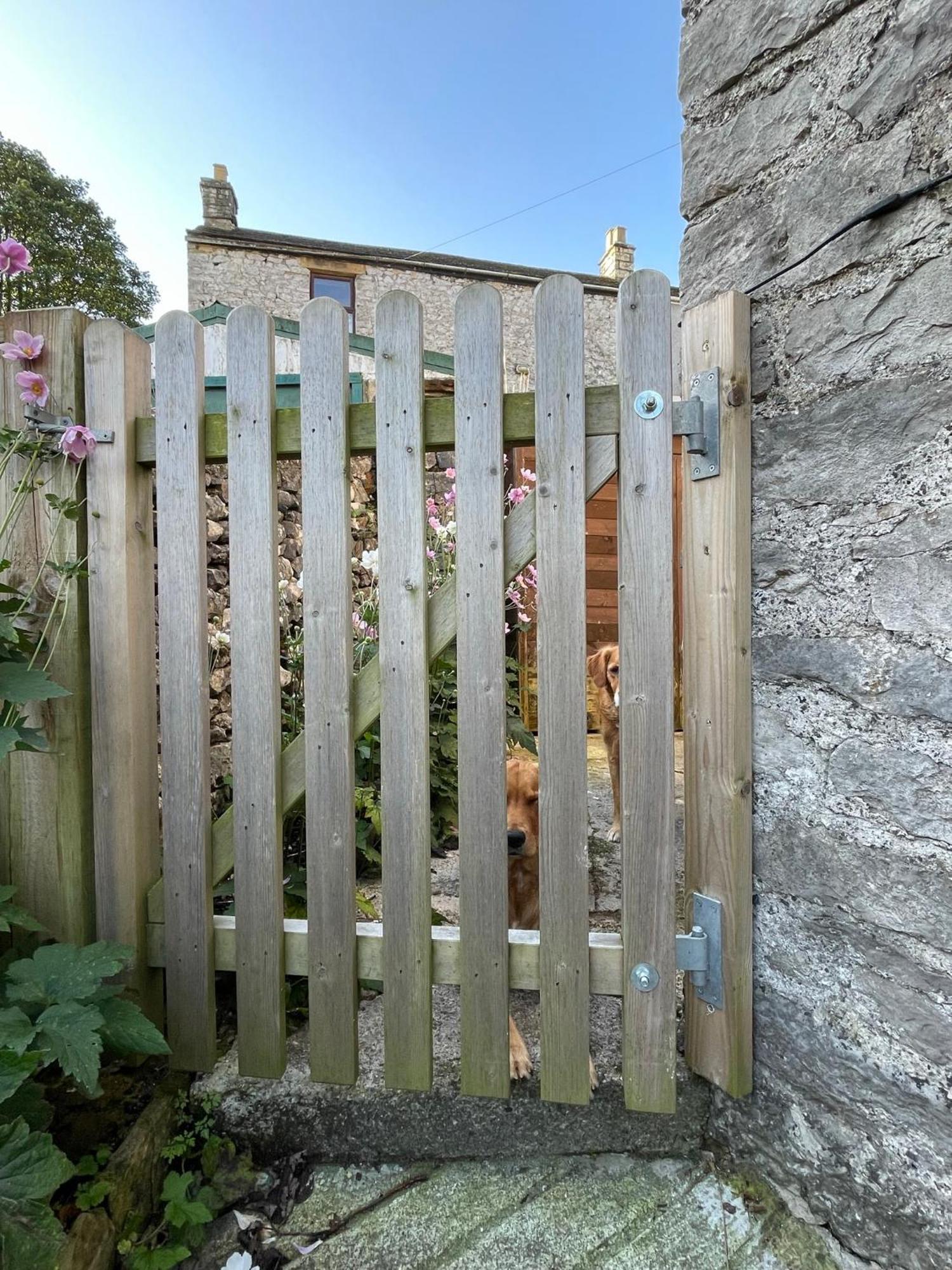 Muddy Paws Cottages - The Nook Taddington Esterno foto